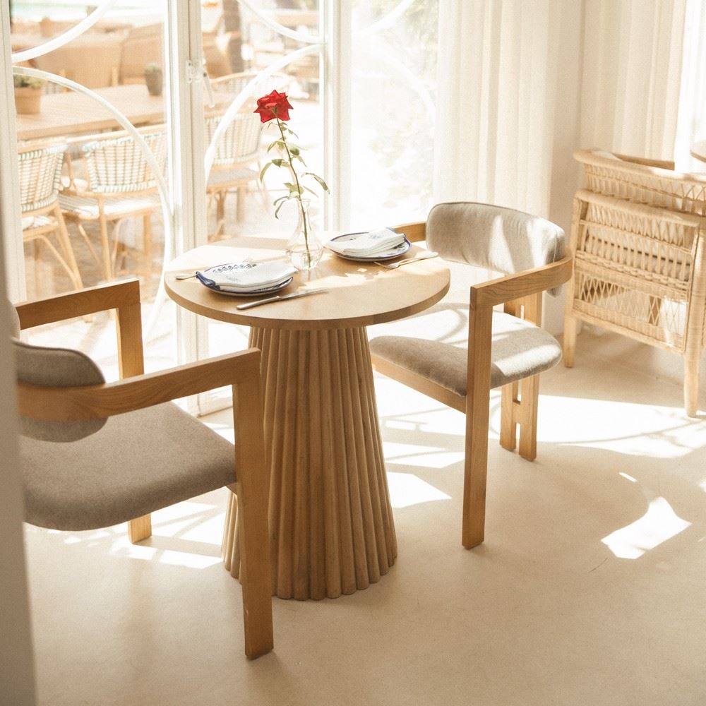 Silla de madera de olmo tapizada Gisela