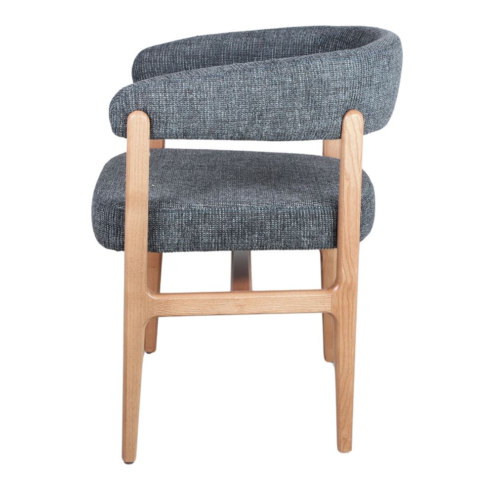 Silla de madera tapizada con brazos Tejat