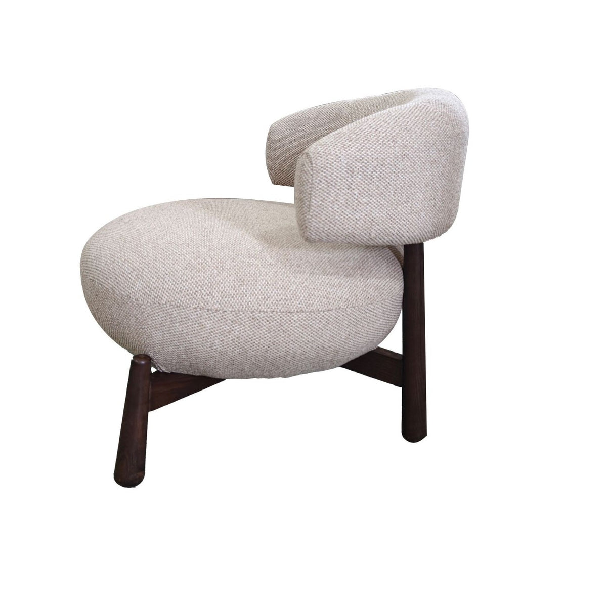 Silla redondeada de madera y lino Benasque