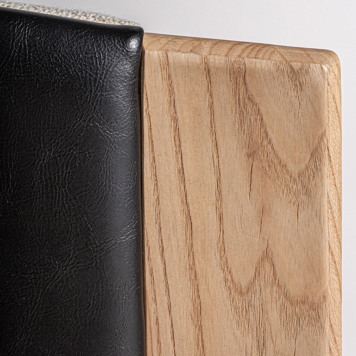 Silla de piel y roble Laguar