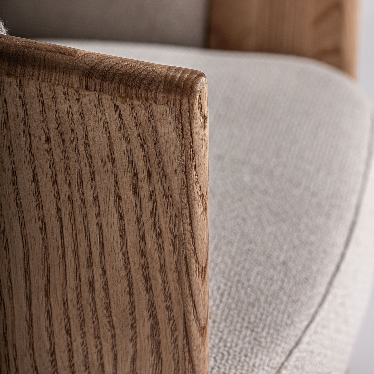 Silla de piel y roble Laguar