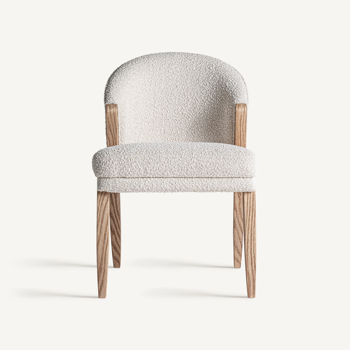 Silla de pino y bouclé blanco Beniarrés