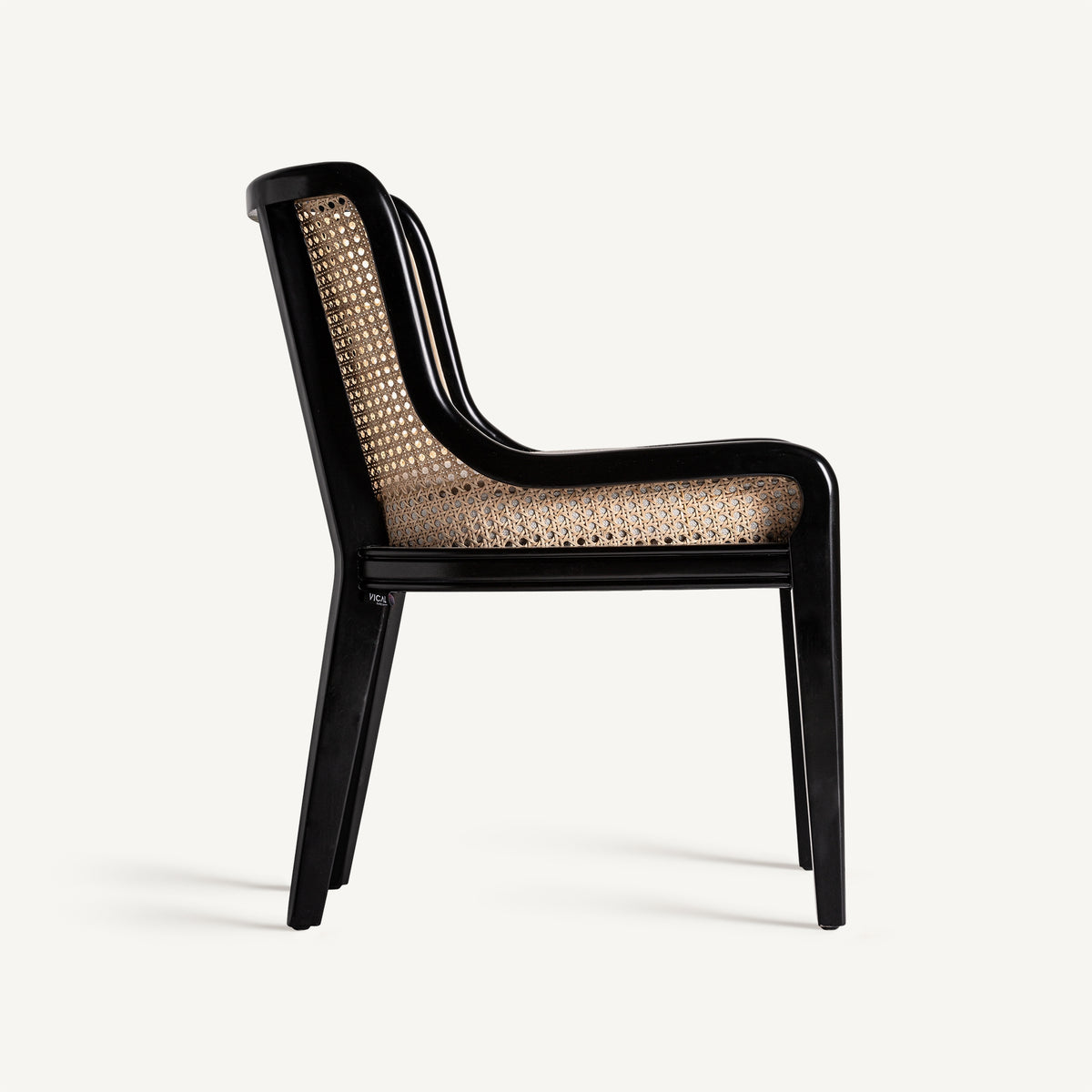 Silla de ratán y tapizado crema Balàfia