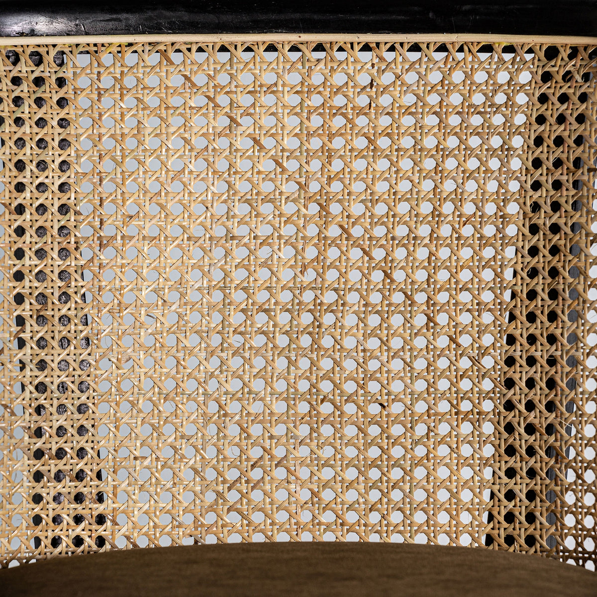 Silla de ratán y terciopelo camel Balàfia