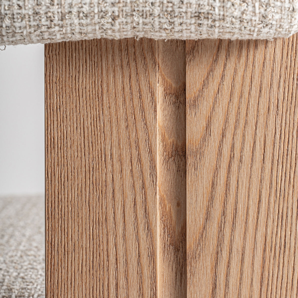 Silla de roble blanco y tapizado marrón Espalmador