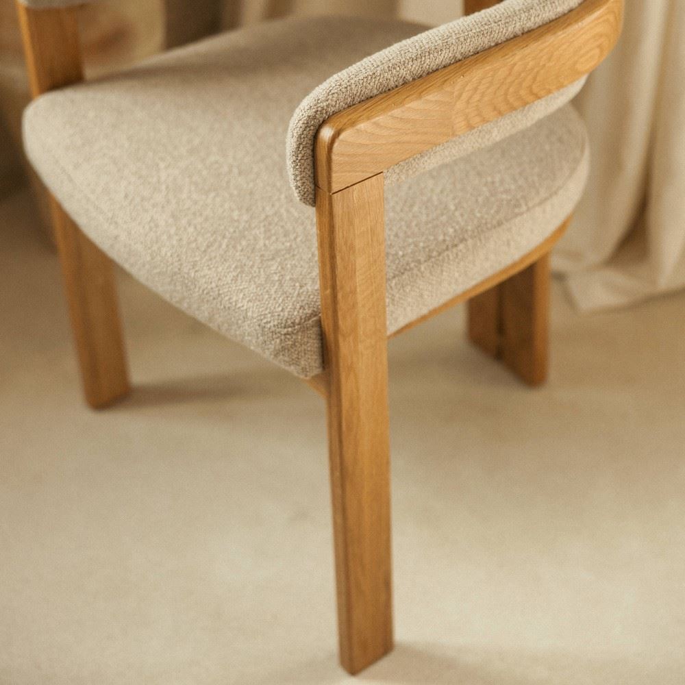 Silla de roble tapizada Edmundo