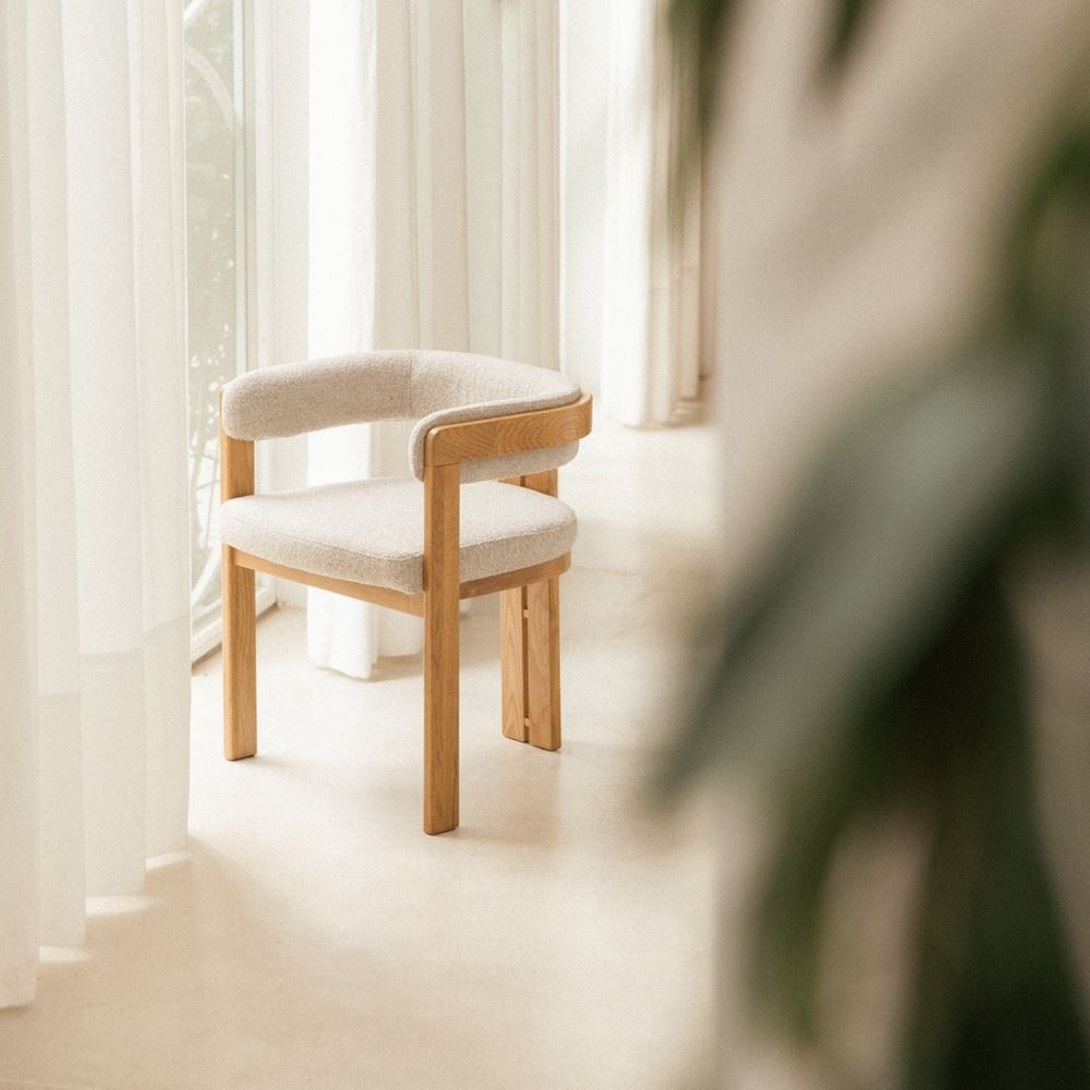 Silla de roble tapizada Edmundo