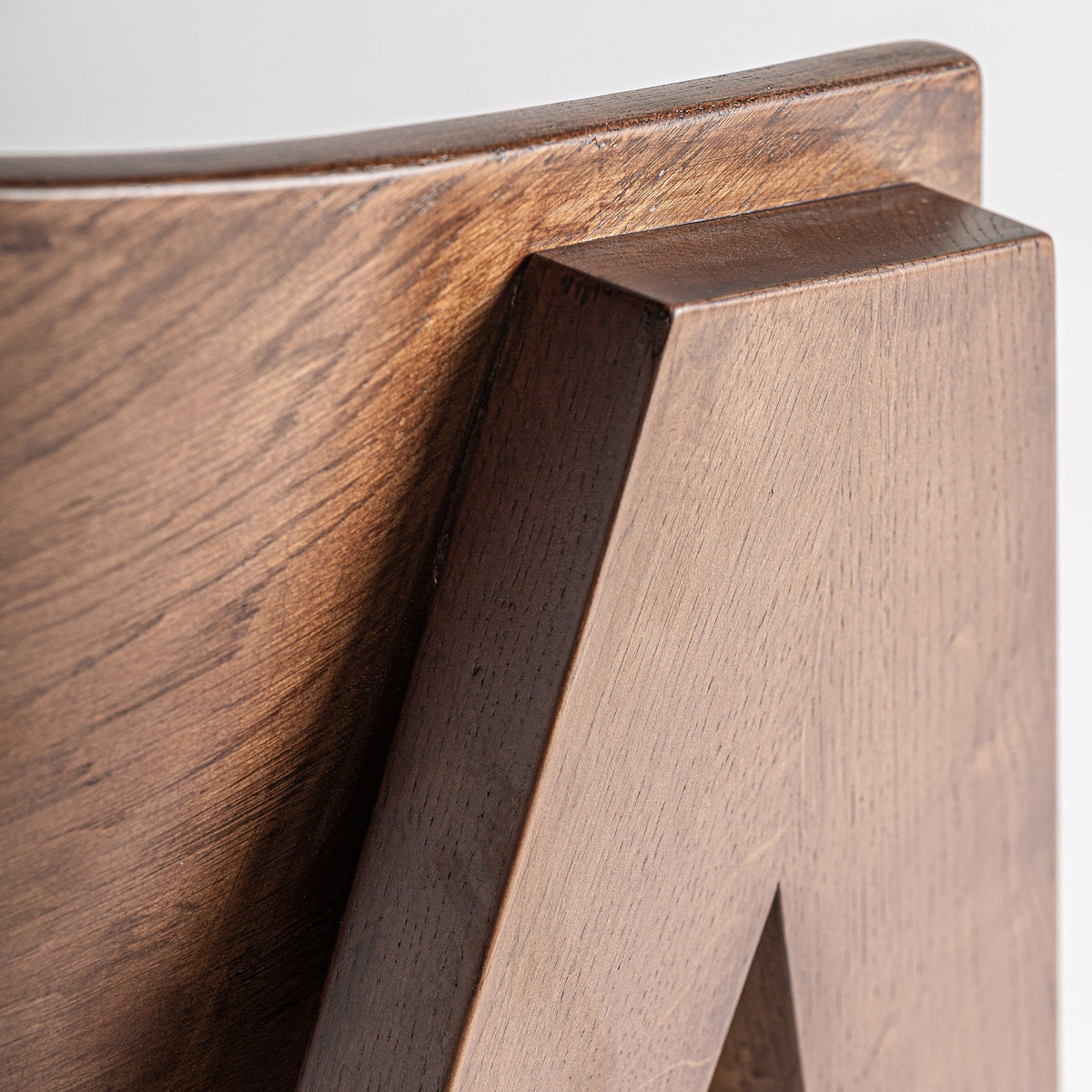 Silla de roble y tapizado beige Orihuela
