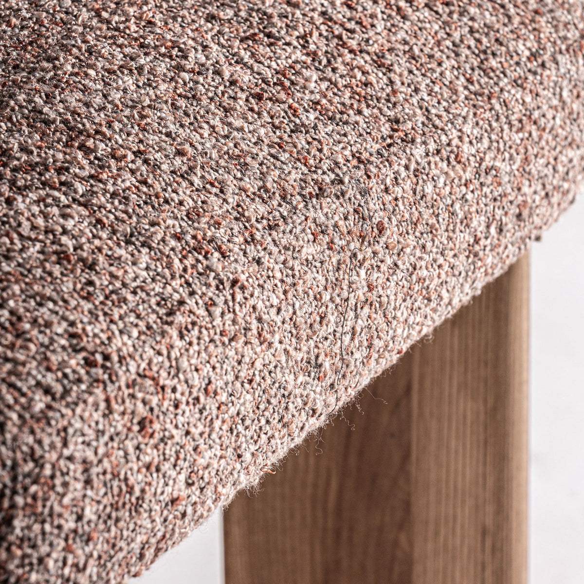 Silla tapizada de roble Vilafamés marrón