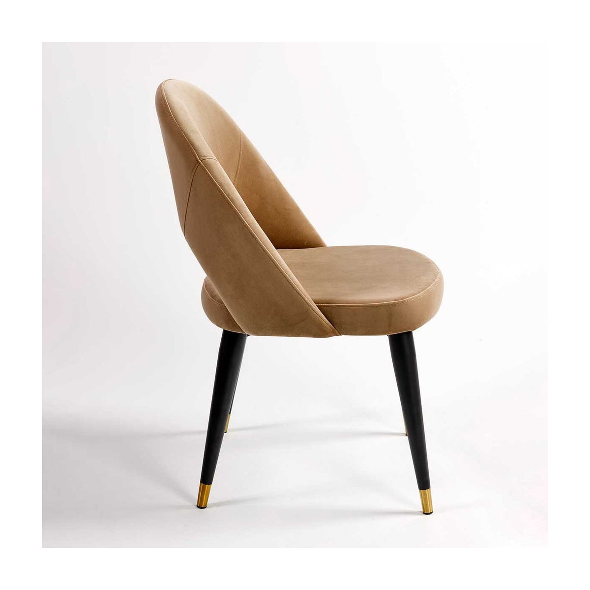 Silla de terciopelo beige y madera Juviles