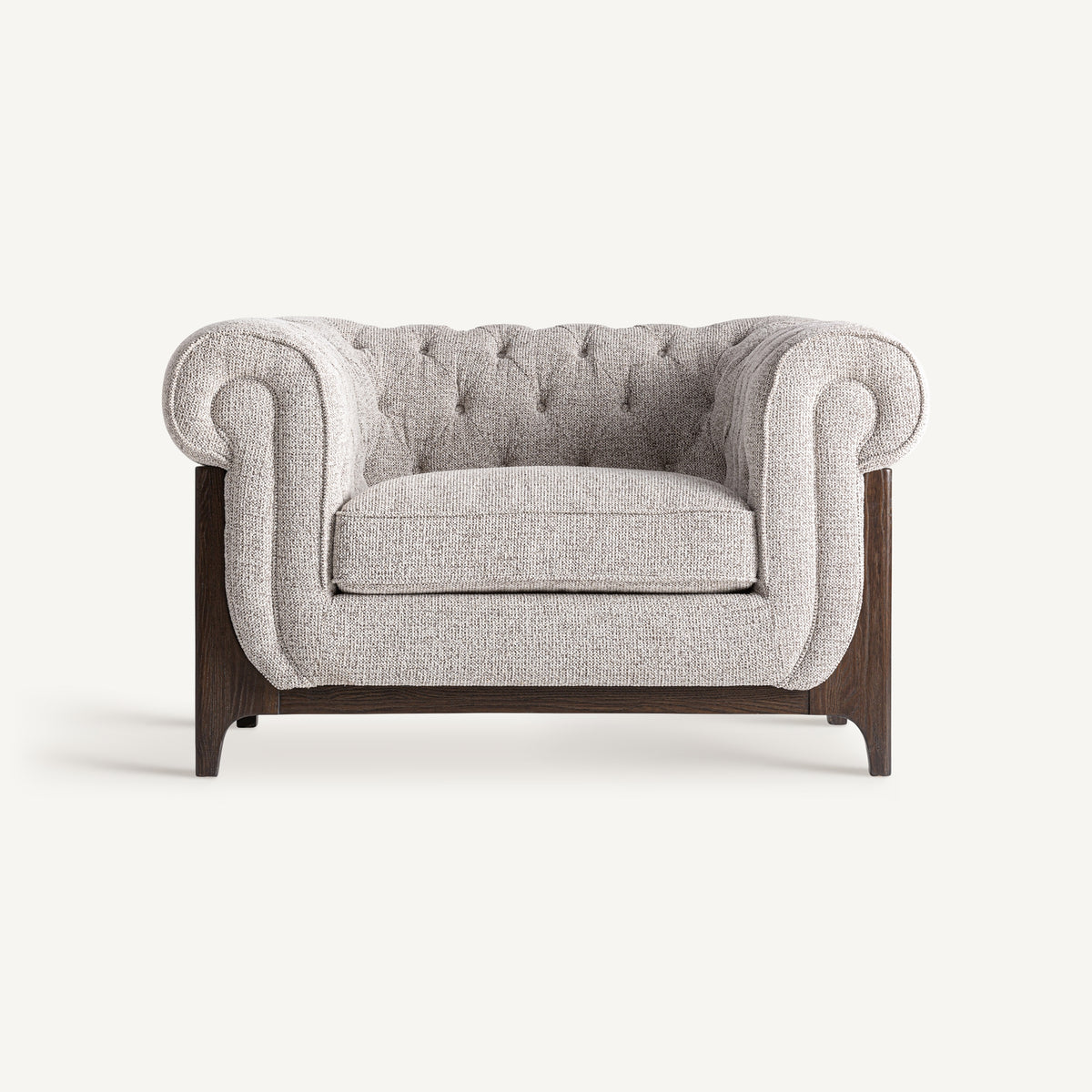 Sillón amplio de fresno tapizado gris La Mola
