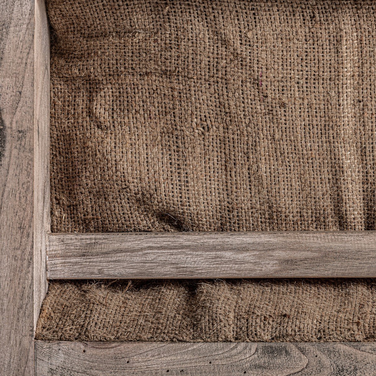 Sillón de madera tropical y tapizado beige Sant Jordi