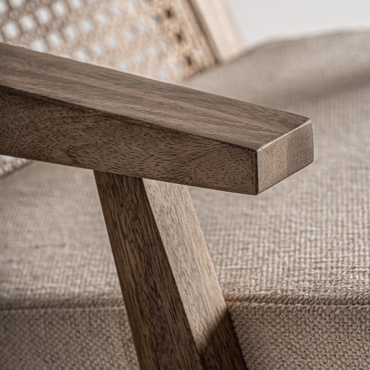 Sillón de mango y paneles beige Es Pas