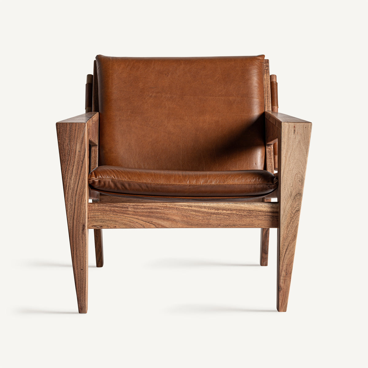 Sillón de piel marrón y acacia Sa Conillera