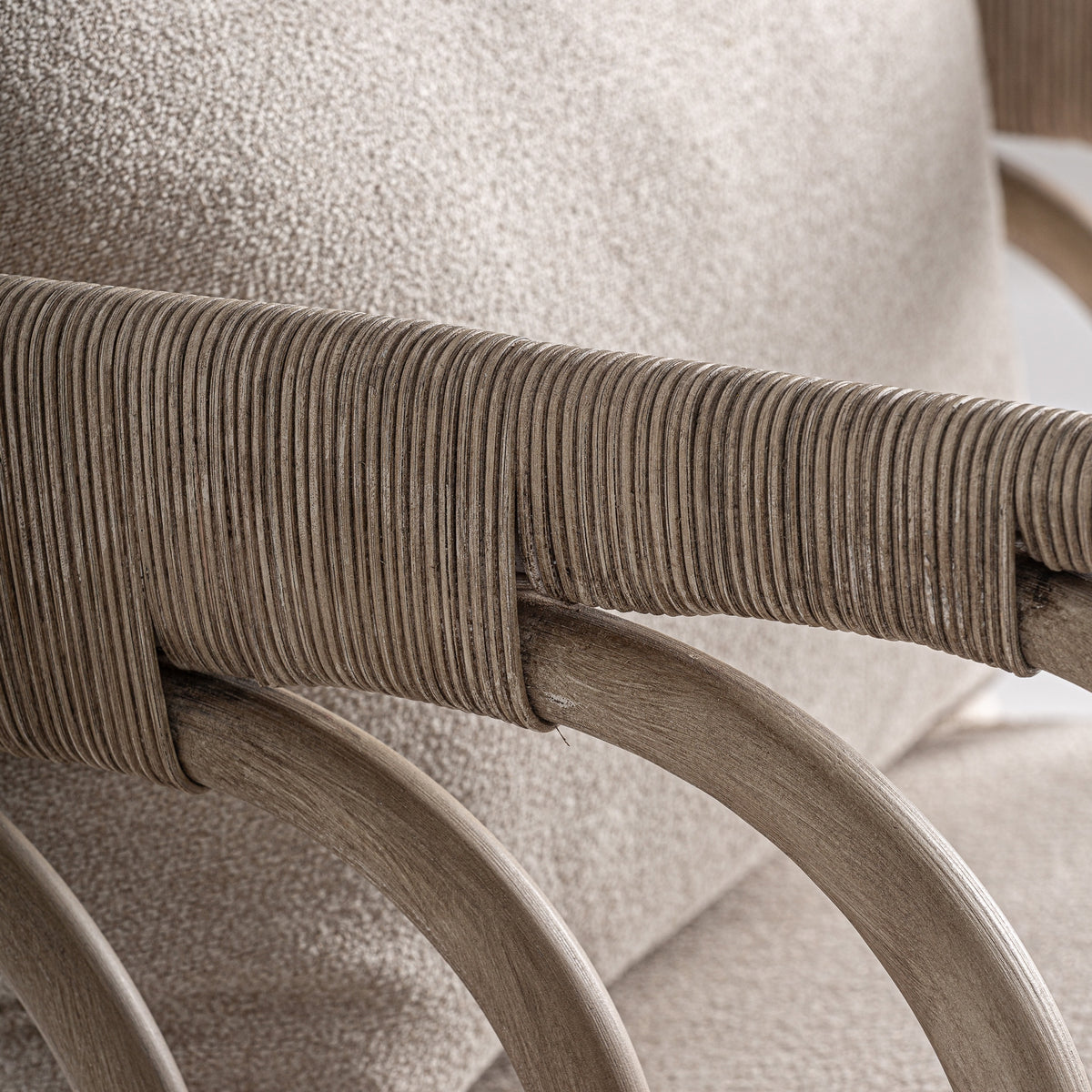 Sillón de ratán tapizado beige Cala Boix