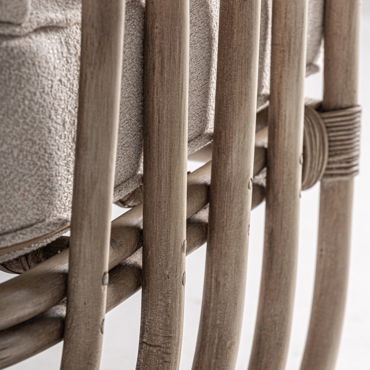 Sillón de ratán tapizado beige Cala Boix