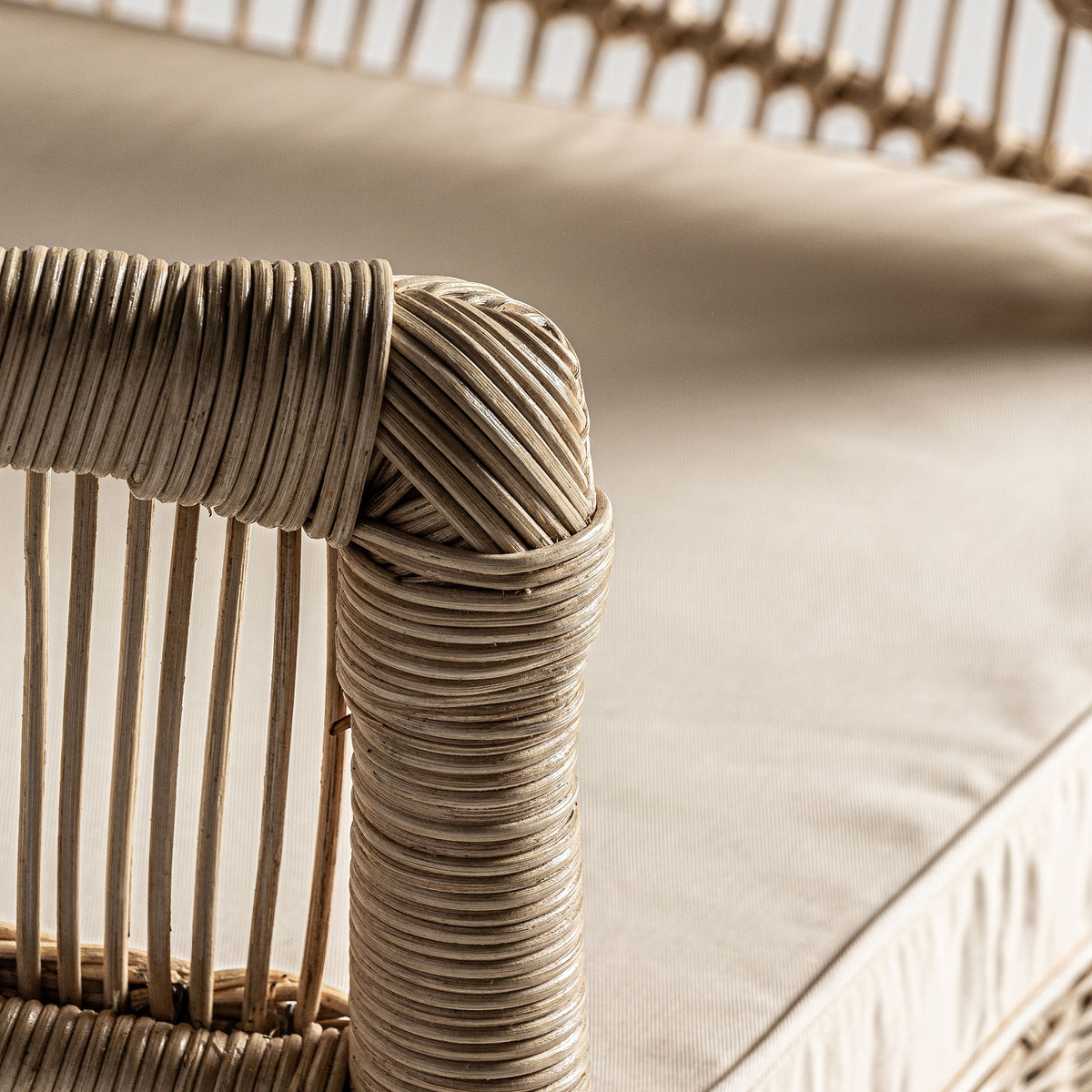 Sillón de ratán y madera mindi Sant Josep