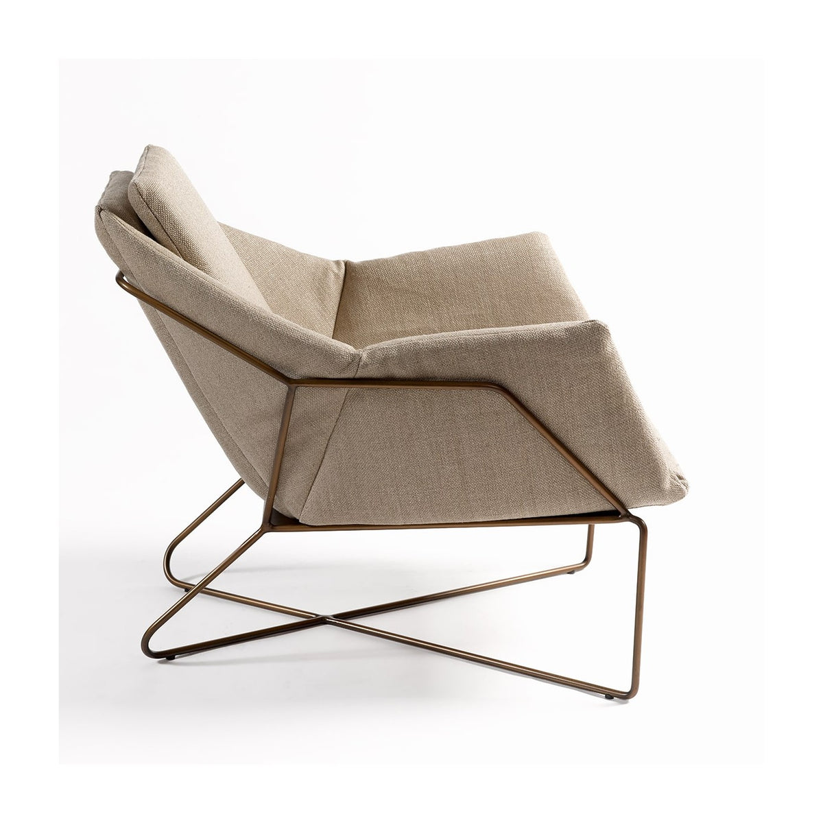 Sillón de lino y metal dorado Roque