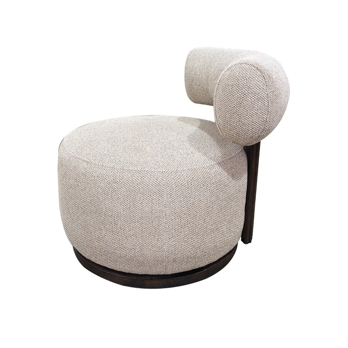 Sillón escultórico cilíndrico beige cálido Torla