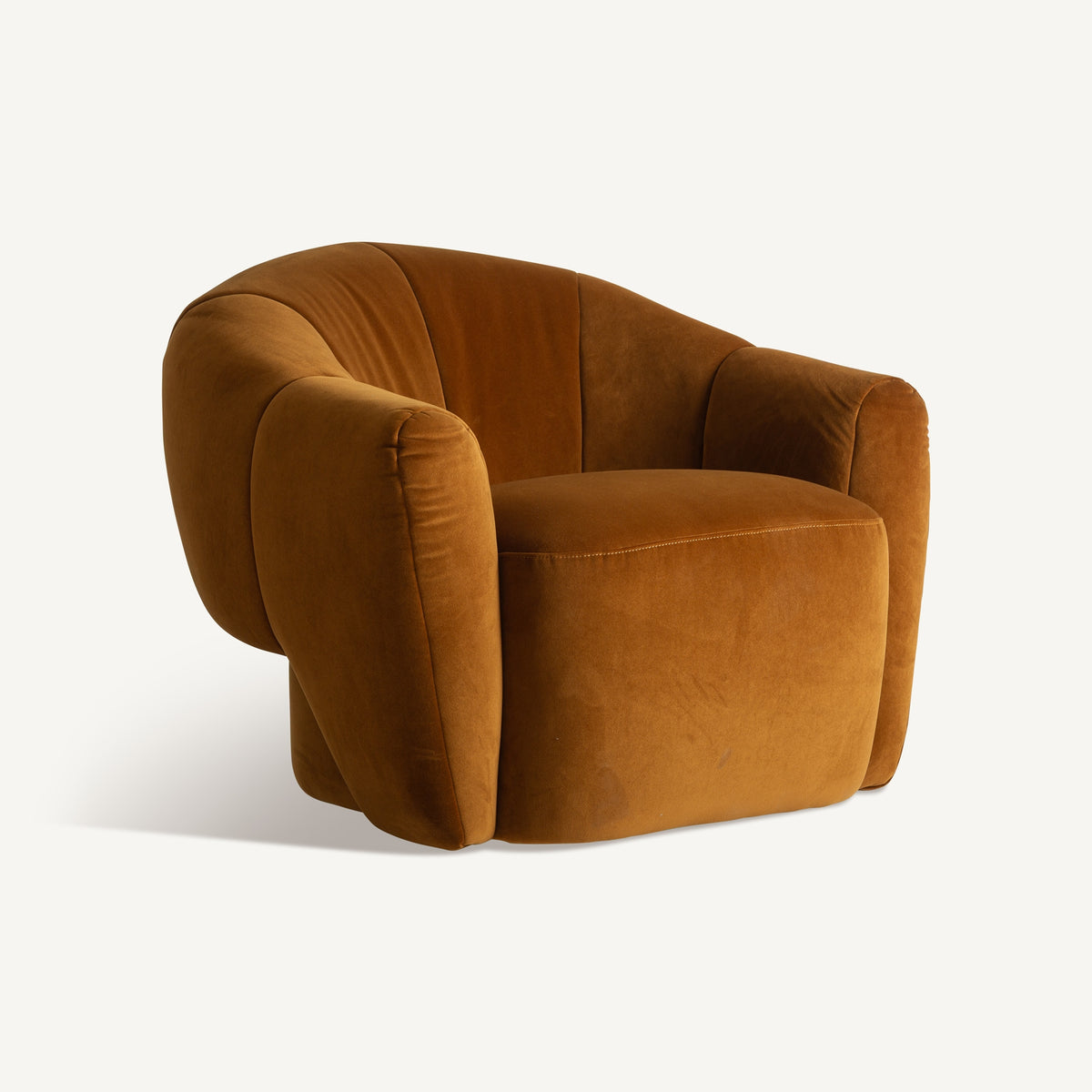 Sillón tapizado camel Umag