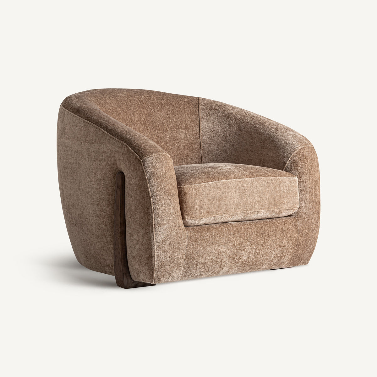 Sillón tapizado marrón con estructura de roble Dorgali