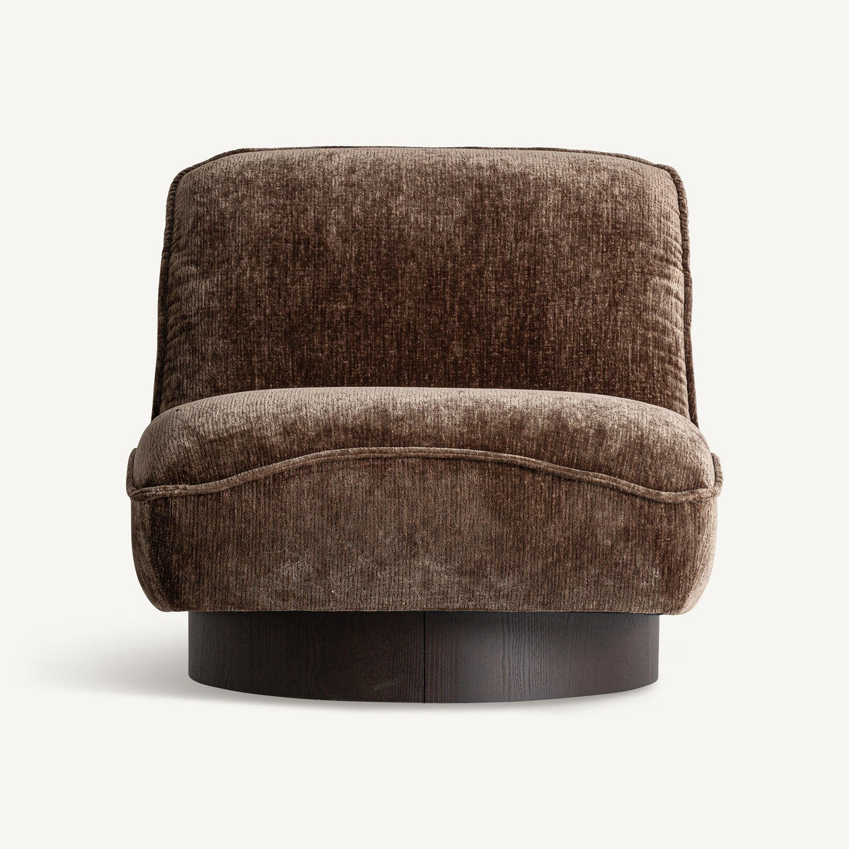 Sillón tapizado marrón de fresno wengué Selce