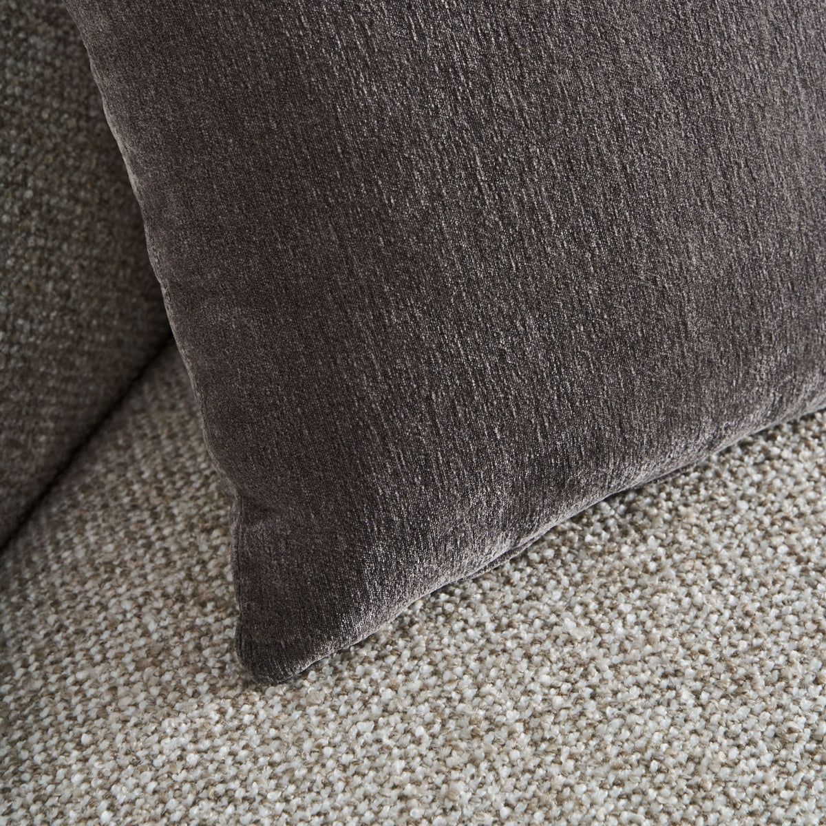 Sofá tapizado beige Calvi