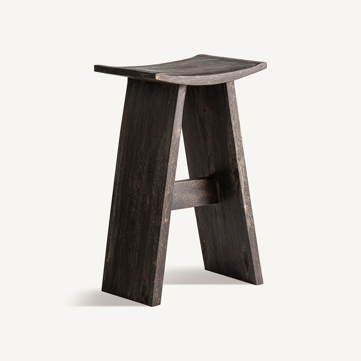 Taburete de madera de suar Pomos