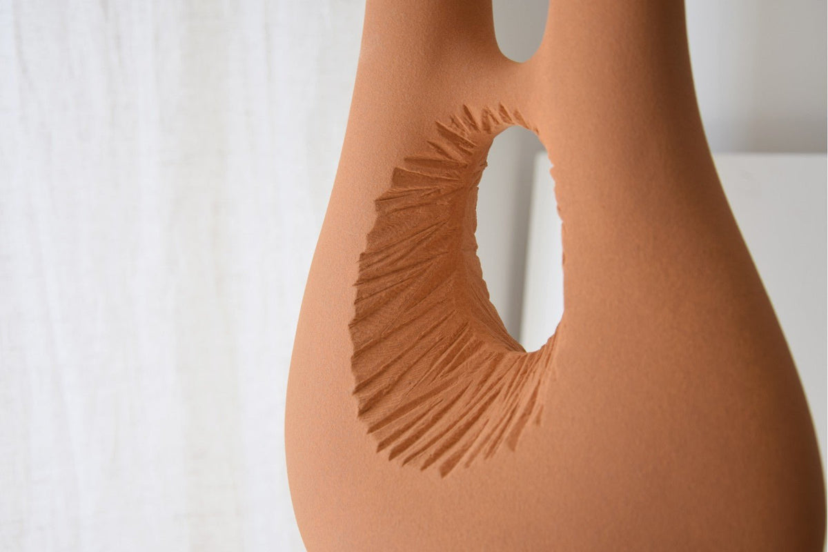 Figura Decorativa Ivette - #pino_y_jacaranda#