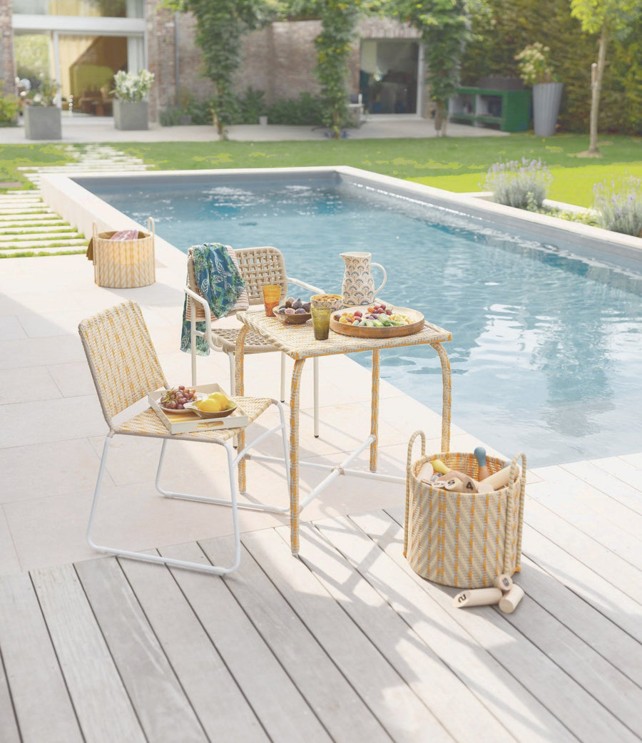 Exterior – Pino & Jacaranda