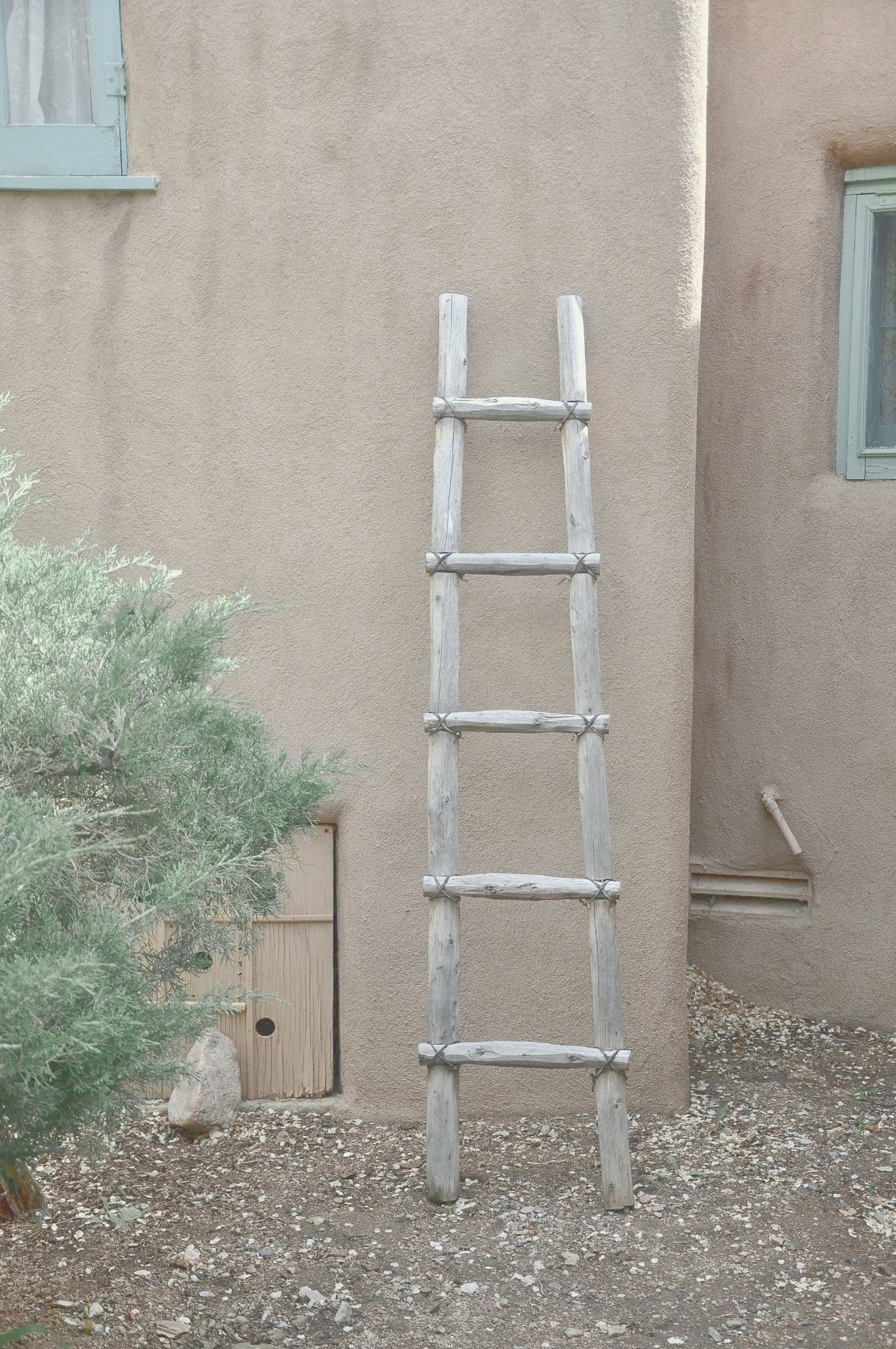 Escaleras – Pino & Jacaranda
