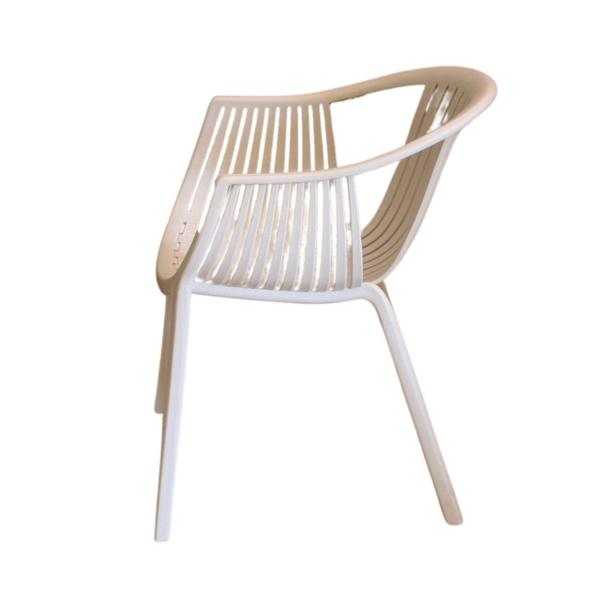 Set de 4 sillas beige con brazos Guaro