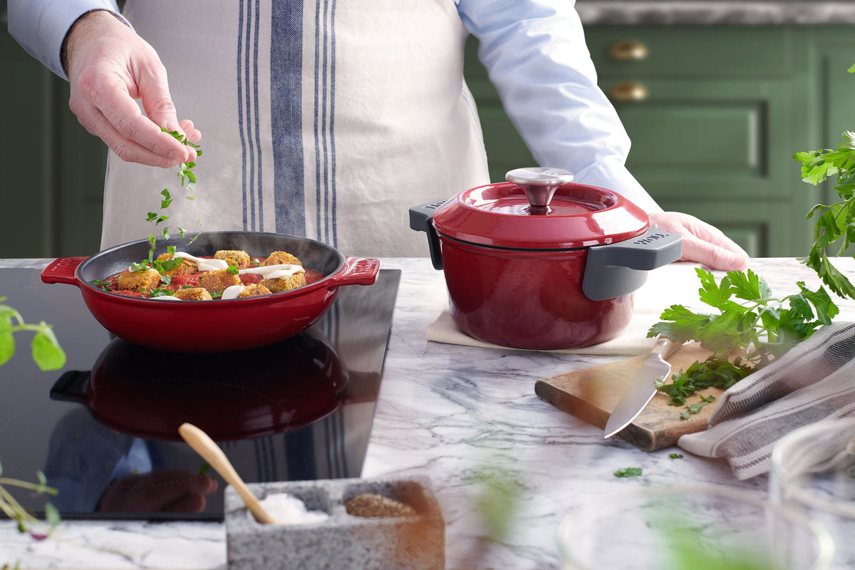 Sartén de servir de hierro fundido Woll Iron 20 cm con tapa de cristal rojo chili