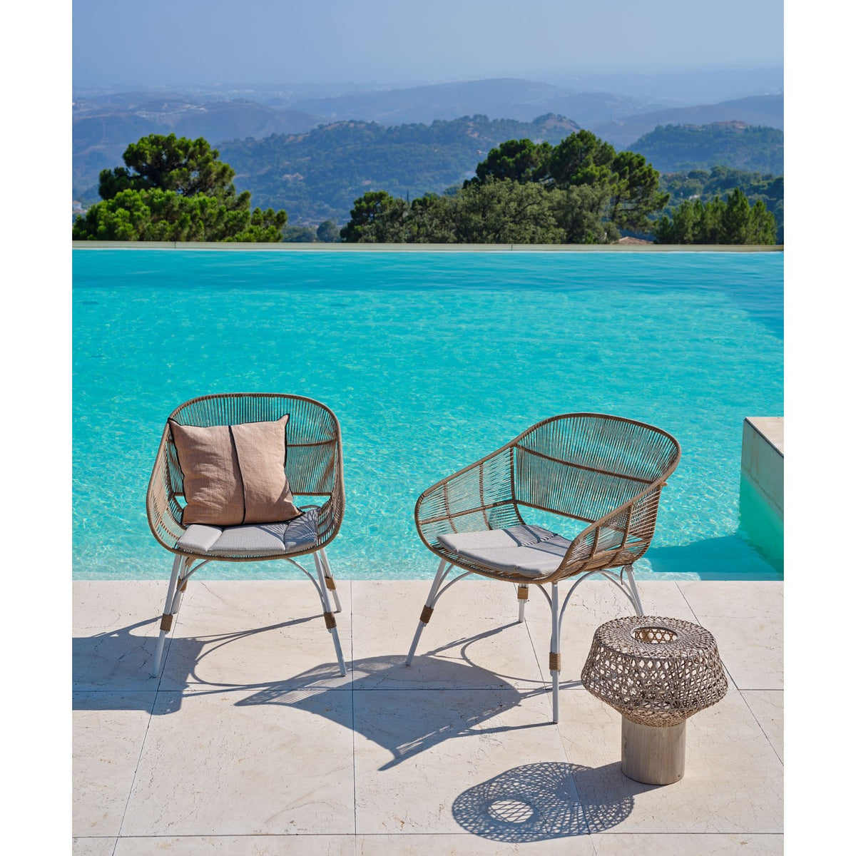 Lámpara de exterior con base de teca y pantalla Taormina