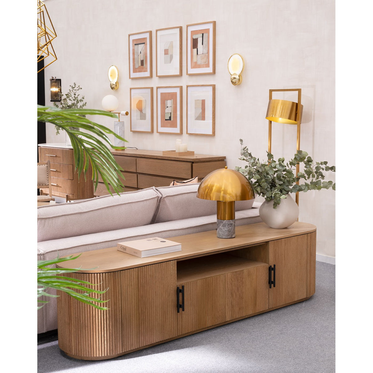 Mueble de TV ovalado de roble con palillería Lauris