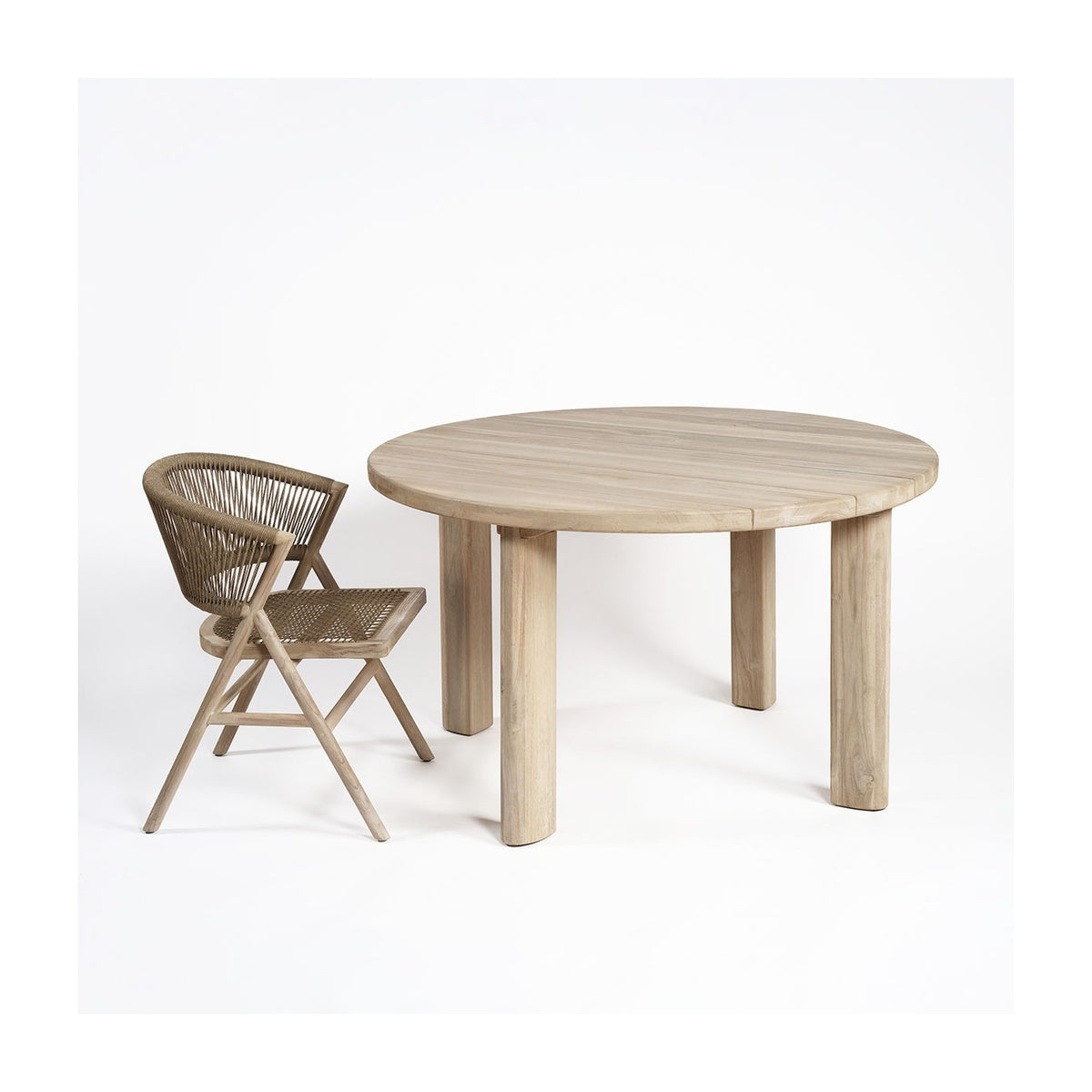 Silla de exterior de teca blanqueada y cuerda camel Antiparos
