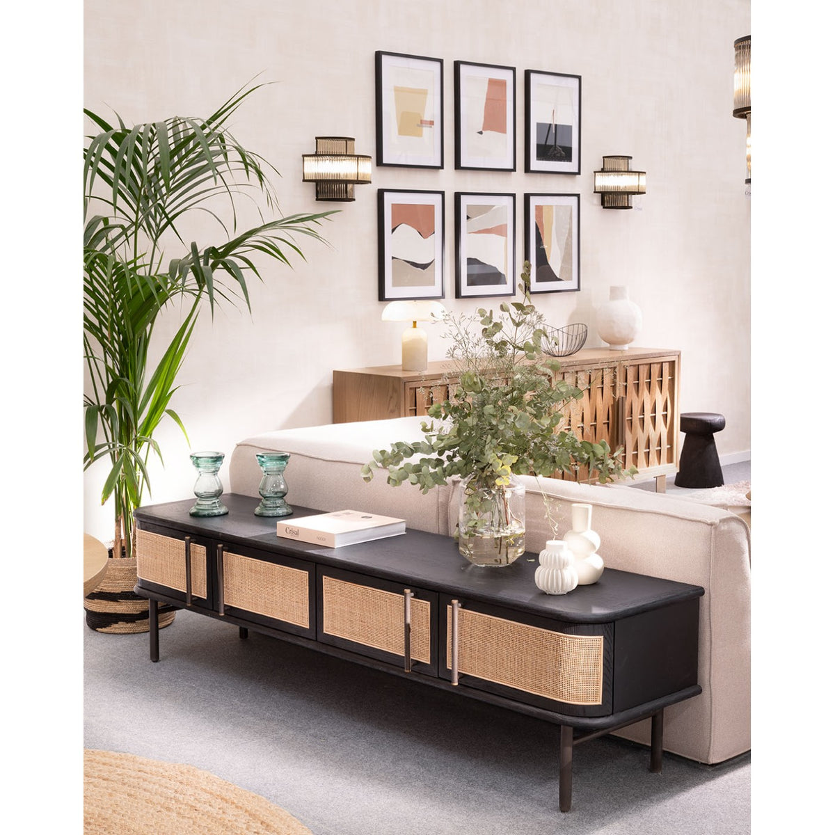 Mueble de TV de roble negro y ratán Sa Caleta