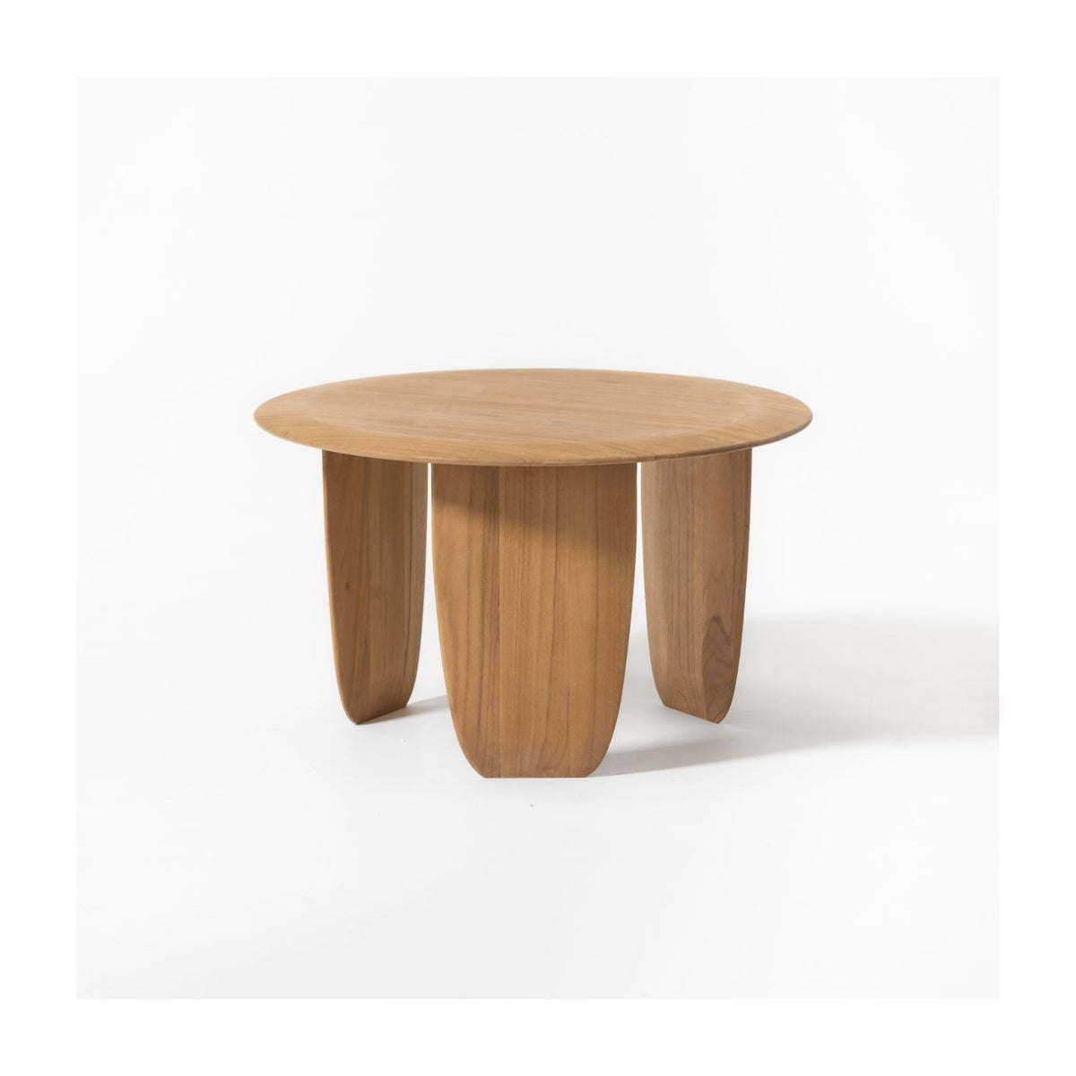 Mesa de centro redonda de teca con tres patas Pantelleria