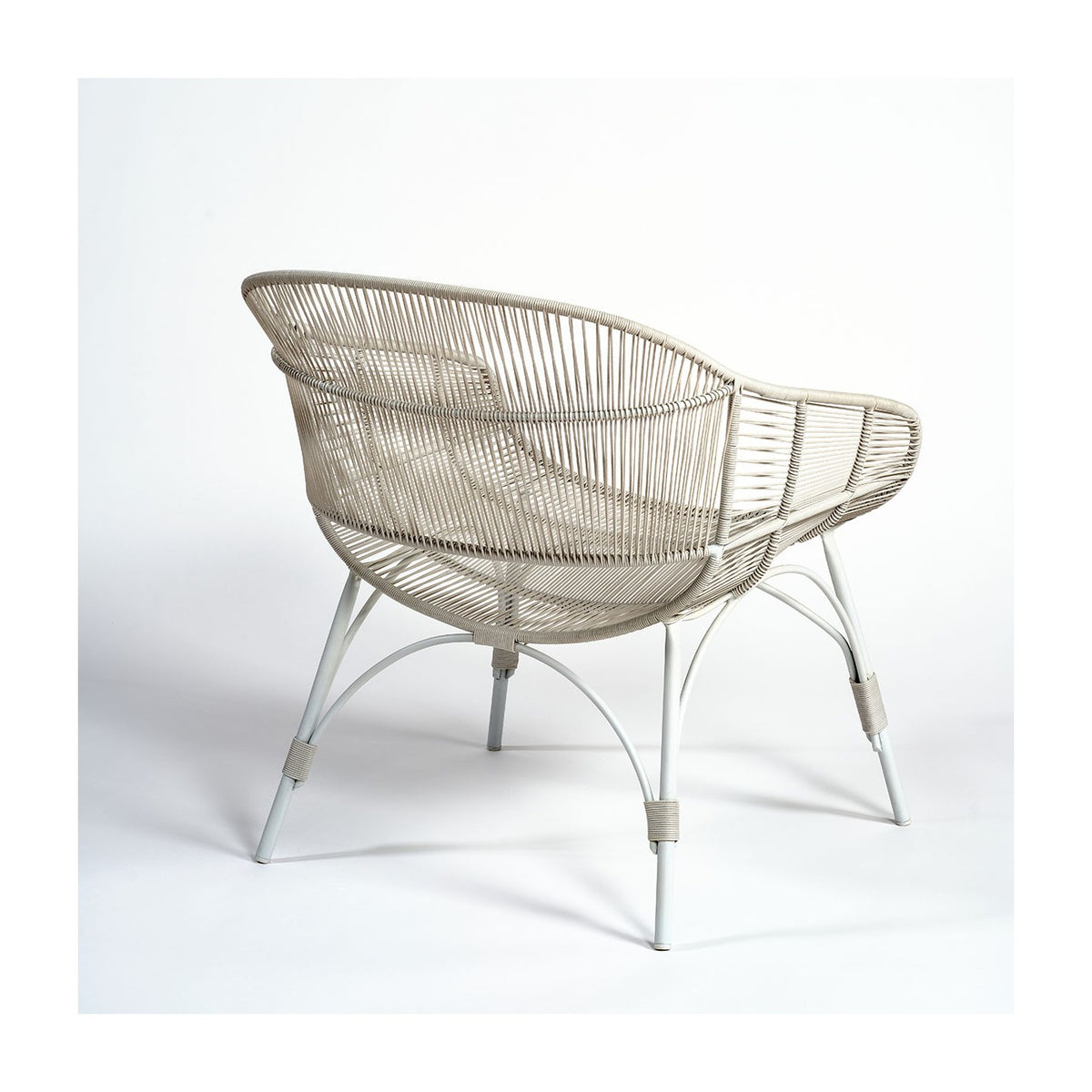 Sillón de exterior de resina y metal gris piedra Loutro