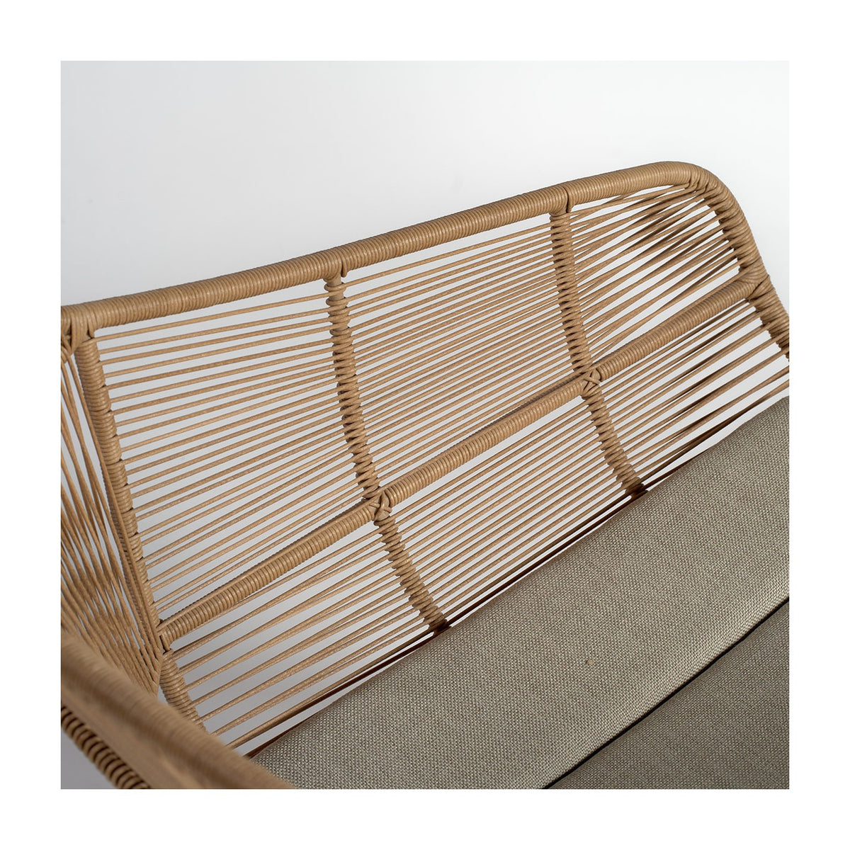 Sillón bajo de ratán sintético natural Cefalù
