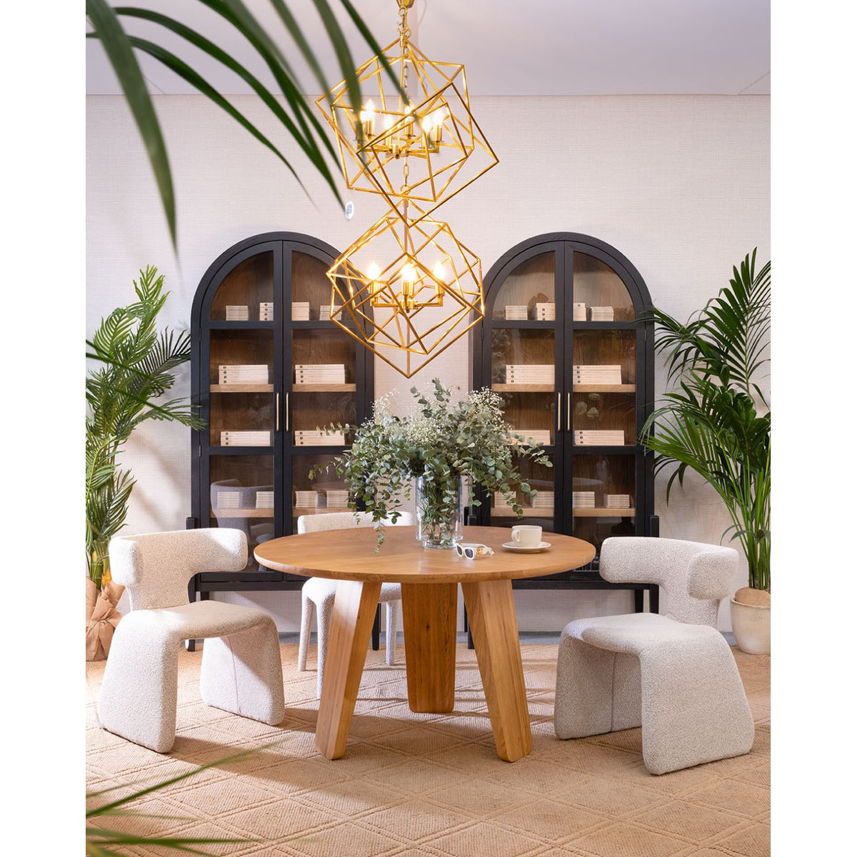 Silla de comedor tapizada en bouclé grisáceo Grimaud