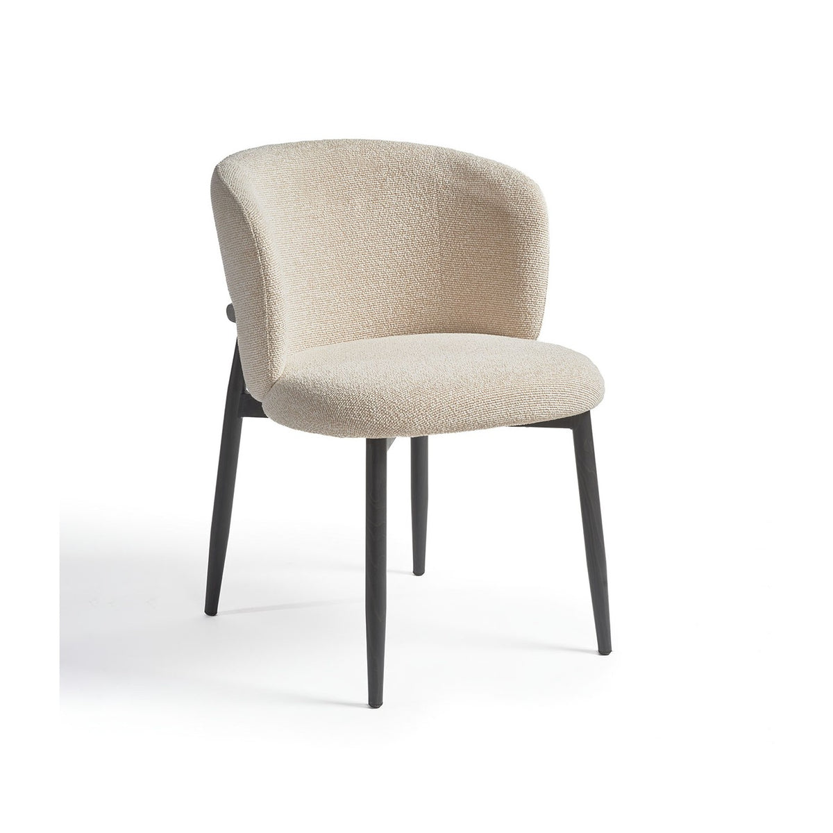 Silla tapizada beige claro de respaldo envolvente Tamariu