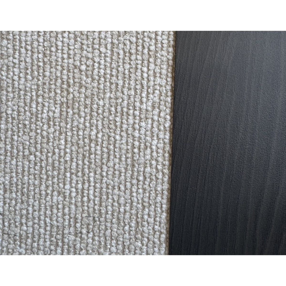 Silla tapizada beige claro de respaldo envolvente Tamariu