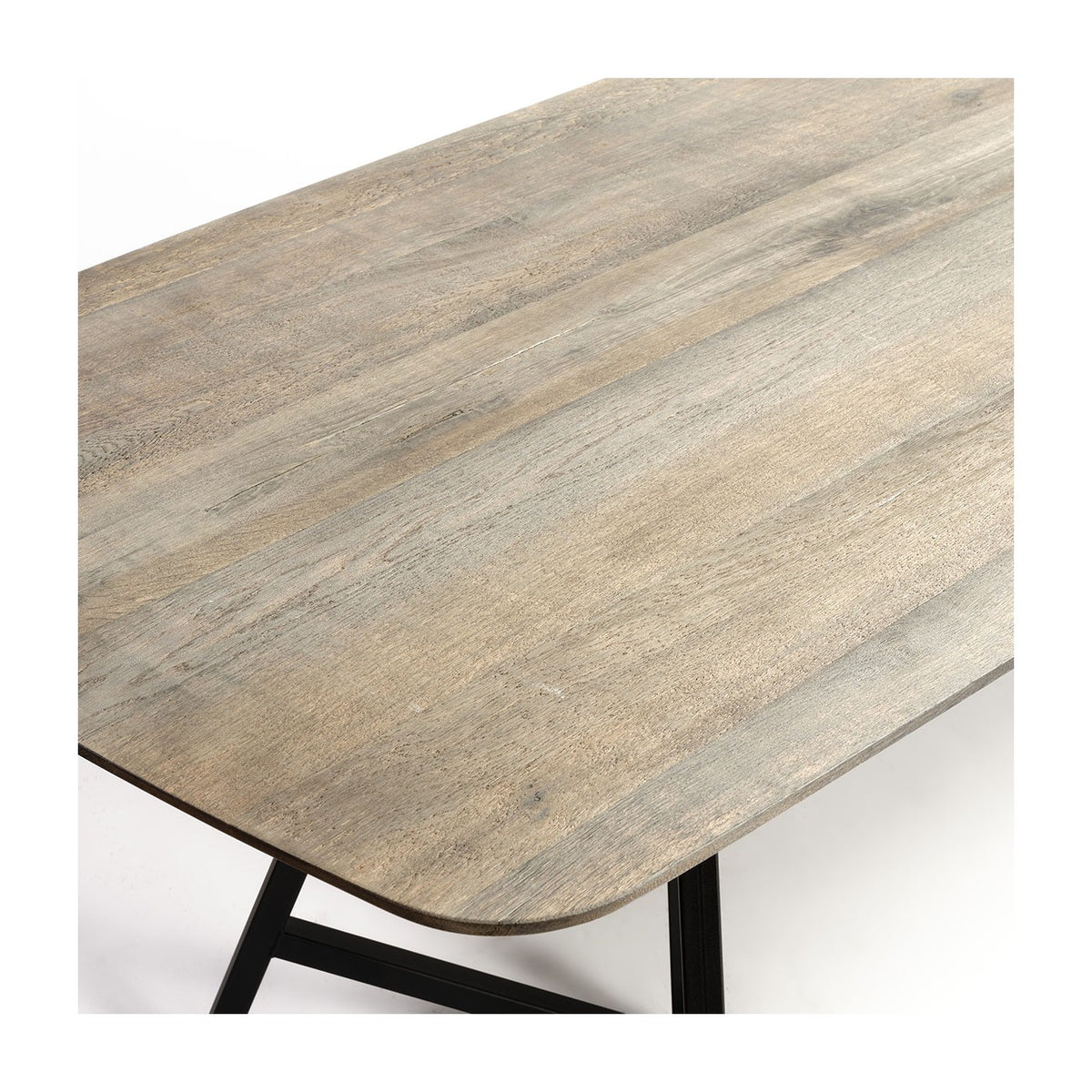 Mesa de comedor de roble grisáceo con patas geométricas Kasos