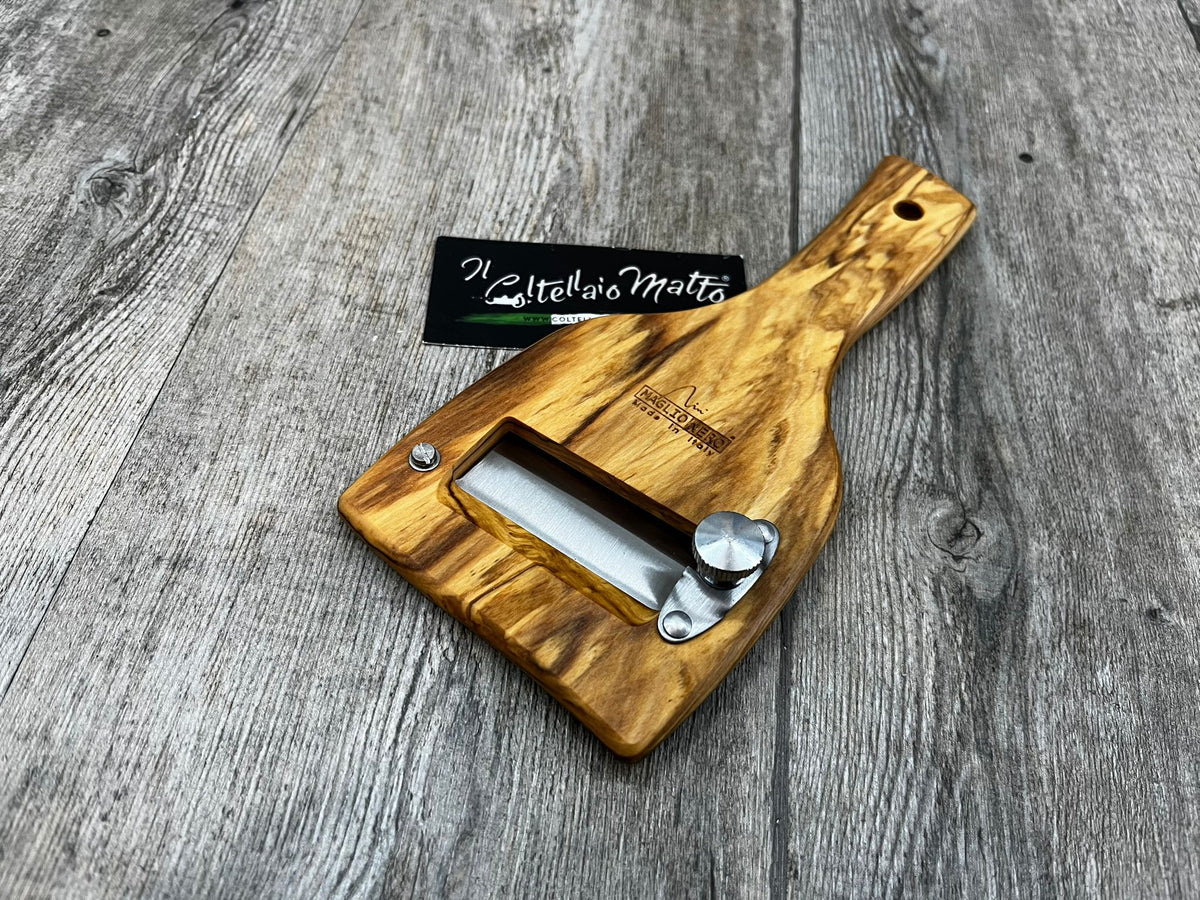 Cortatrufas Maglionero Iside de olivo con hoja dentada