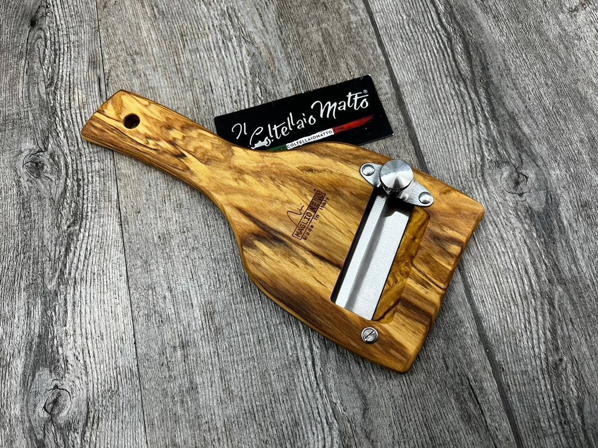 Cortatrufas Maglionero Iside de olivo con hoja dentada