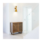 Zapatero de madera natural con puertas de palillería Carvoeiro