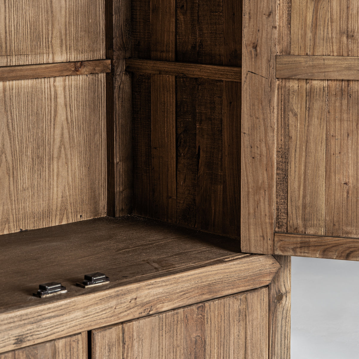 Armario de madera de olmo Mercadal