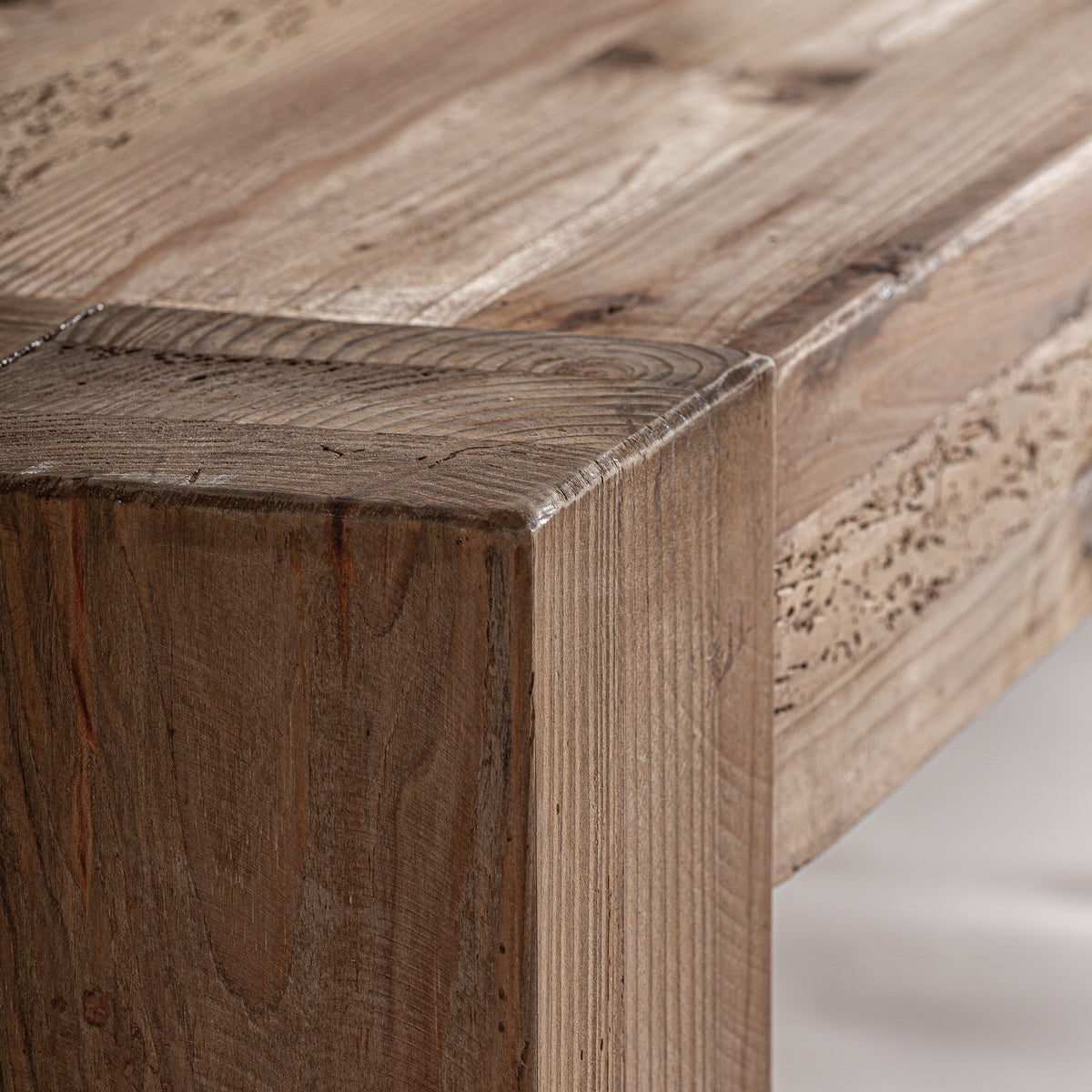Banco de madera de pino reciclado Orient