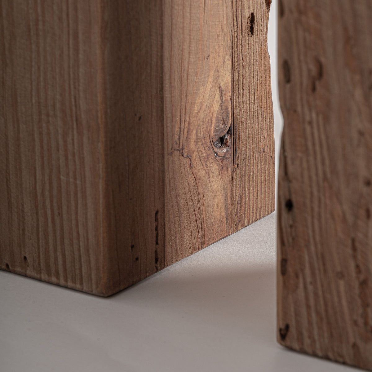 Banco de madera de pino reciclado Orient